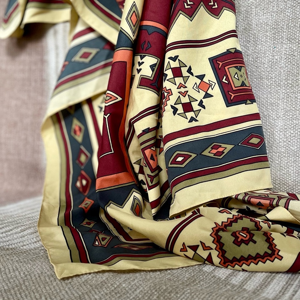 Extra Large Zara Scarf - Western Pattern - Picture 9 of 11